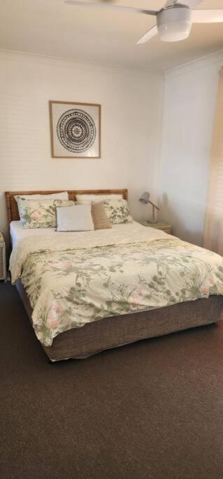 Abbey Beach Cottage Басселтон Экстерьер фото