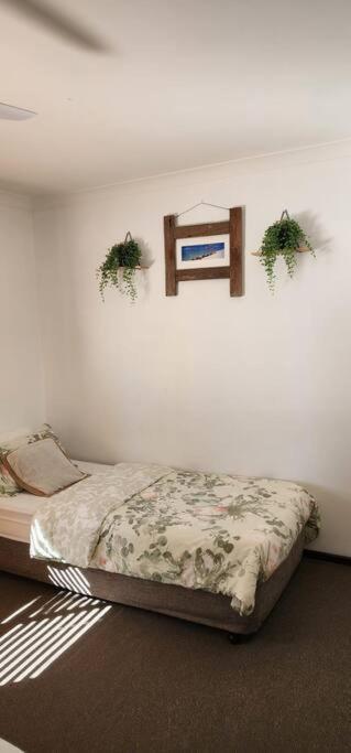 Abbey Beach Cottage Басселтон Экстерьер фото