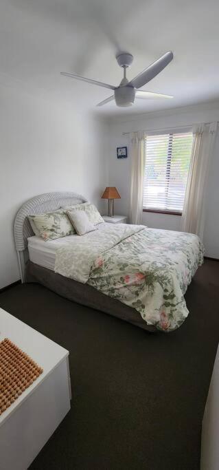 Abbey Beach Cottage Басселтон Экстерьер фото