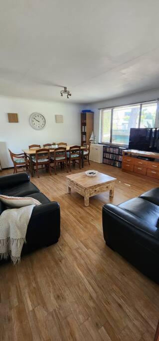 Abbey Beach Cottage Басселтон Экстерьер фото