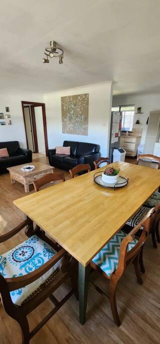 Abbey Beach Cottage Басселтон Экстерьер фото